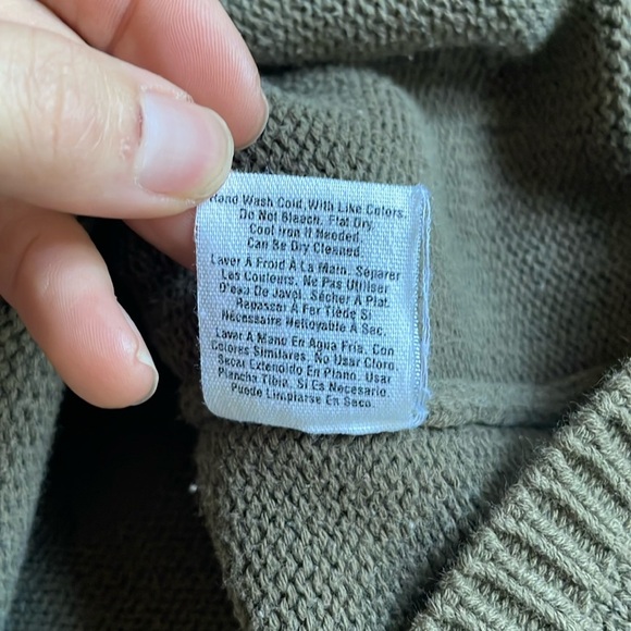 DKNY Vintage Fall Green Sweater with Blue Accent - Picture 8 of 8